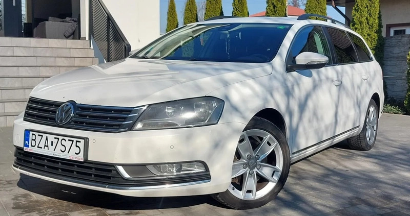 Volkswagen Passat cena 24500 przebieg: 299000, rok produkcji 2013 z Zambrów małe 121